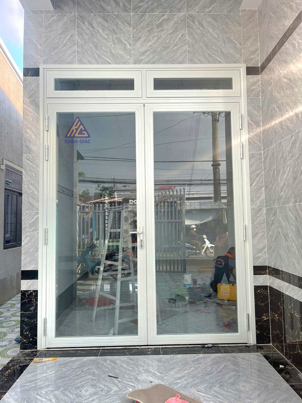 Cửa nhôm Xingfa màu đen sang trọng