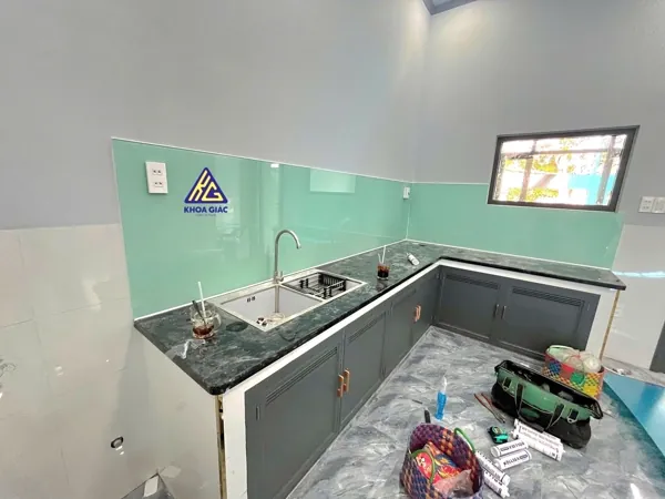 Bếp nhôm/kính, kính sơn ốp bếp — thi công tại Cần Thơ, Nhôm Kính Khoa Giác