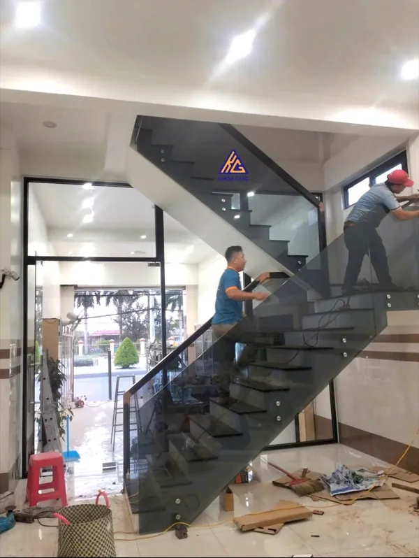 Cầu thang, lan can nhôm kính — thi công tại Cần Thơ, Nhôm Kính Khoa Giác