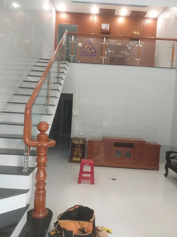 Cầu thang, lan can nhôm kính — thi công tại Cần Thơ, Nhôm Kính Khoa Giác