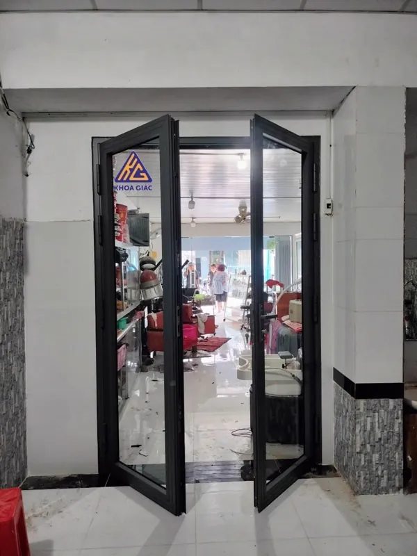 Cửa Xingfa 2 cánh, mở — thi công tại Cần Thơ, Nhôm Kính Khoa Giác