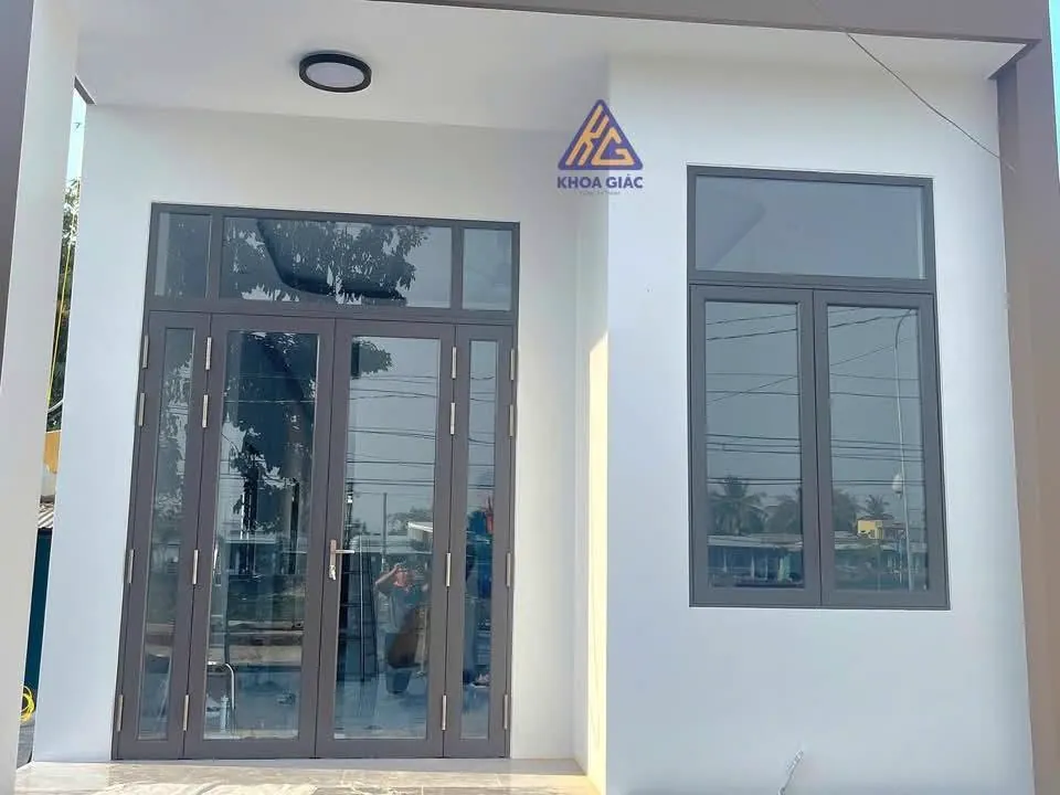 Cửa nhôm Xingfa 2 cánh mở thi công tại Cần Thơ — Nhôm Kính Khoa Giác