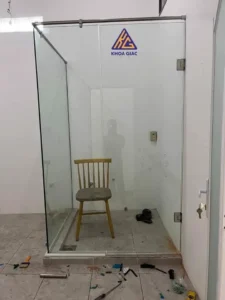 Cabin tắm kính góc vuông, cửa mở bản lề — Cabin tắm kính Cần Thơ